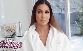 Crush Alexis And Emily Show Us Pretty Hot Lesbian Show