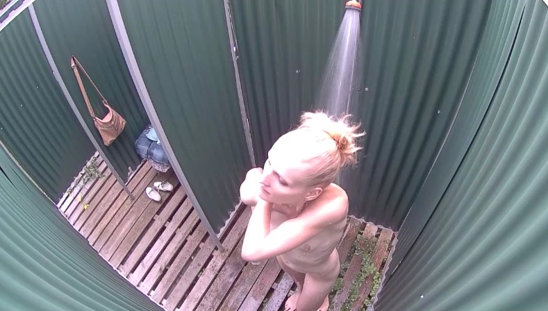 Czech Pool Czech Babe Enjoys Shower