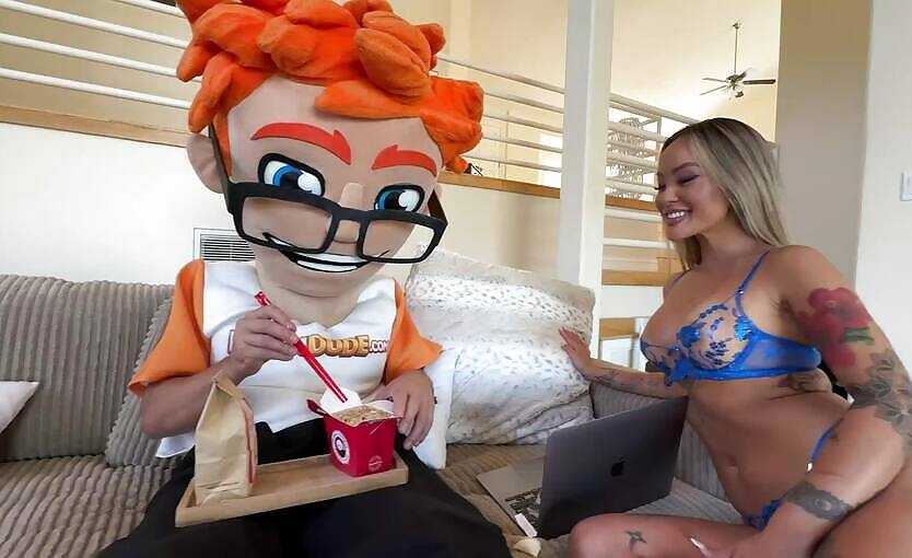 Lucky Dude's Fortune Fuck With Linda Lin