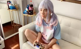 Gamer Babe IndigoWhite Plays With Herself